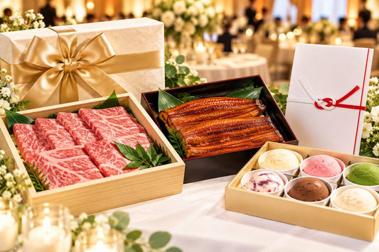 二次会景品の焼肉・うなぎ・アイスと目録が並んだテーブル